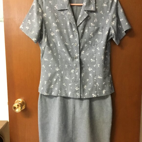 Skirt and jacket - Picture 4 of 4